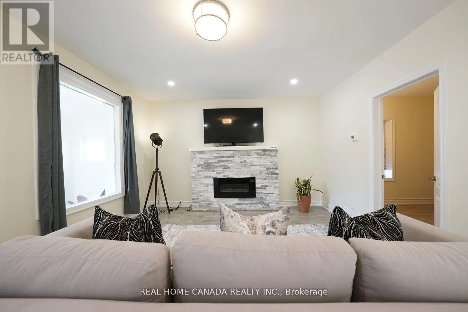 5262 KITCHENER STREET