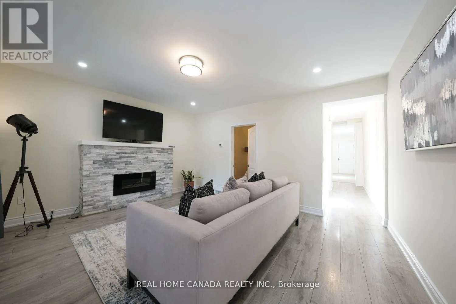 5262 KITCHENER STREET