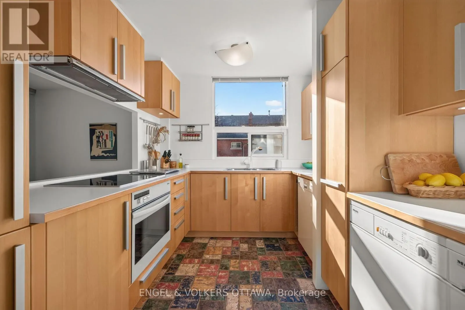 203 - 40 ARTHUR STREET