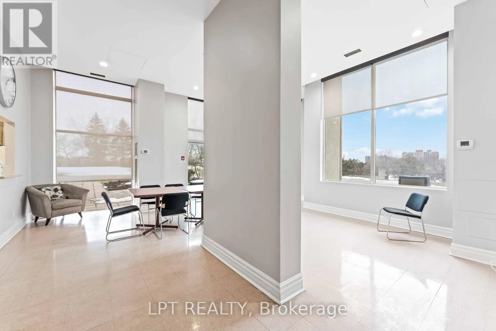 2806 - 545 ST LAURENT BOULEVARD
