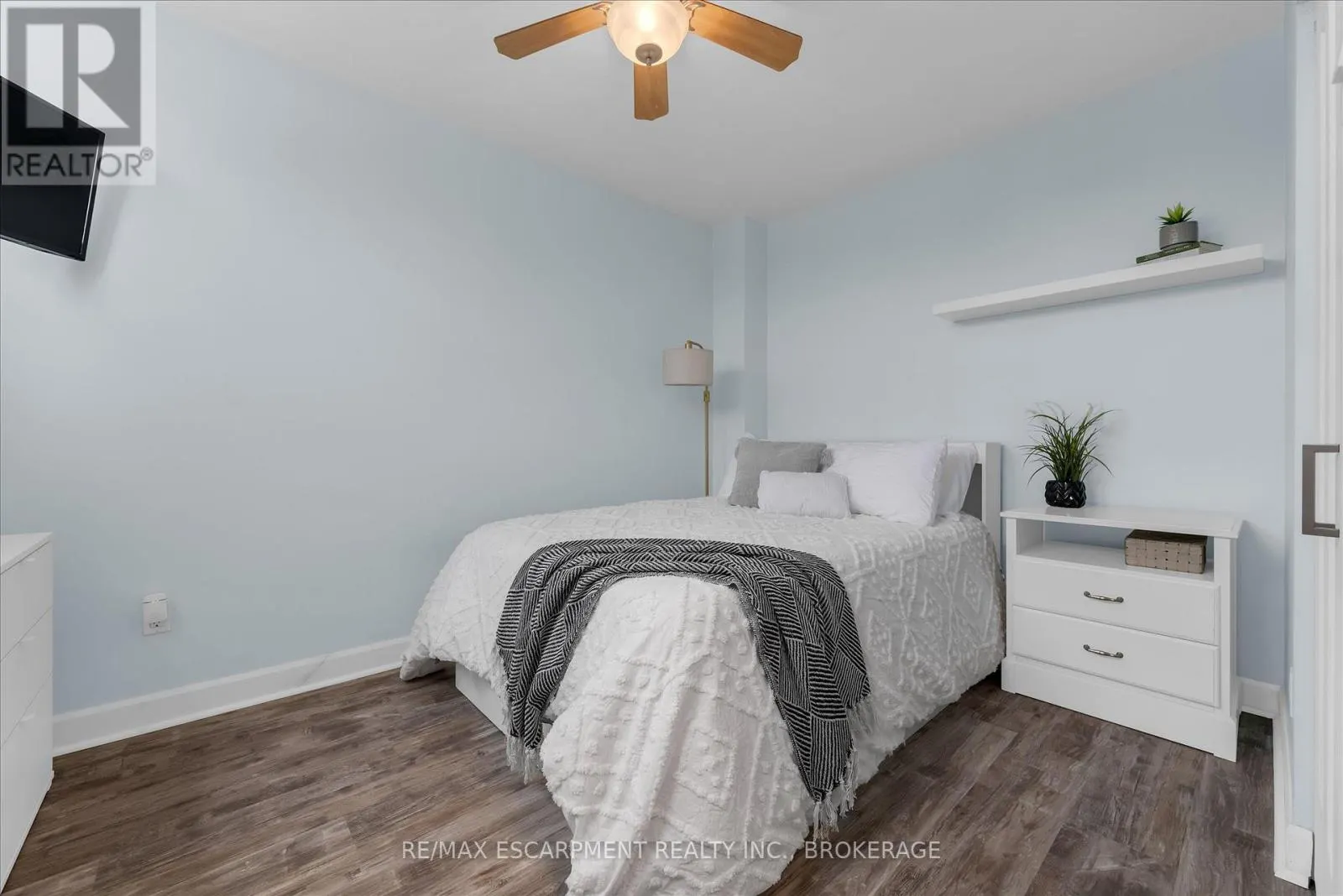 301 - 5 VIKING COURT #301
