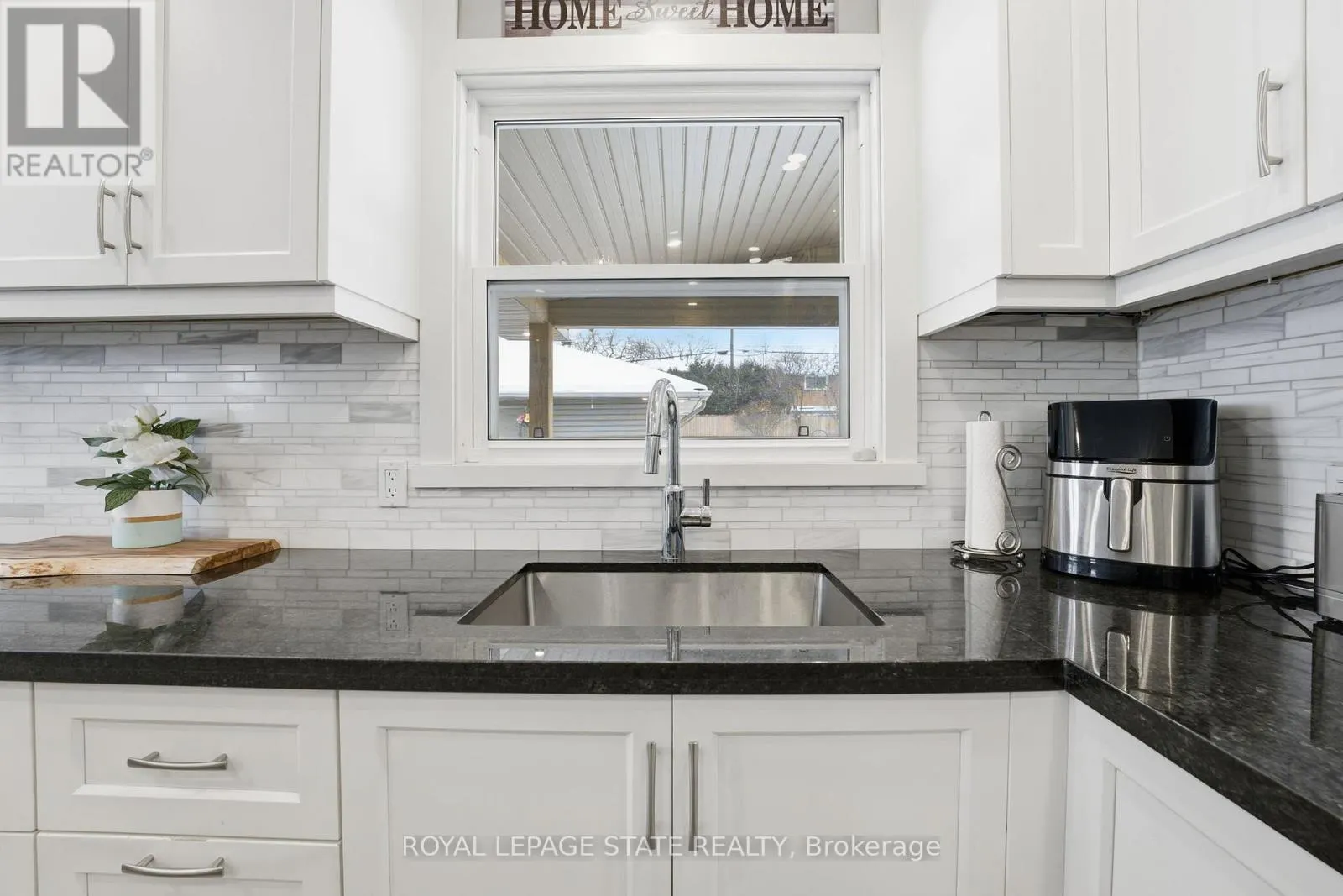 473 MOHAWK ROAD W