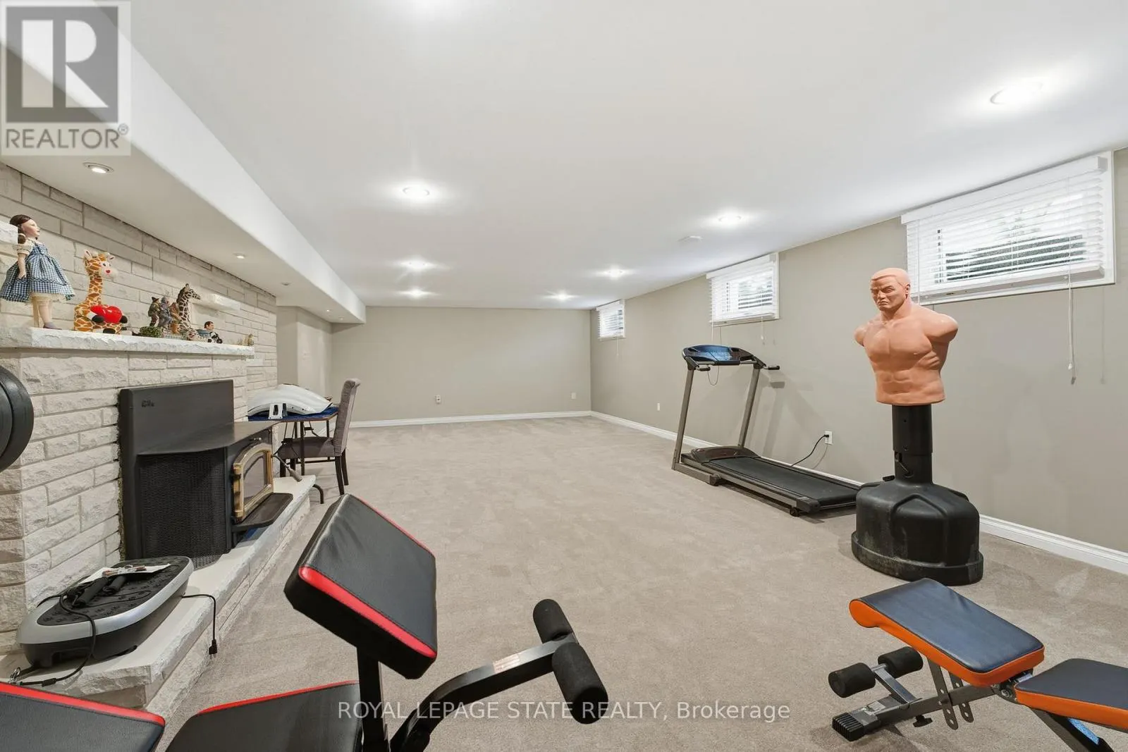 473 MOHAWK ROAD W
