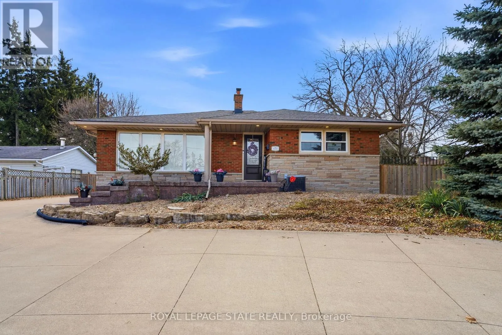 473 MOHAWK ROAD W
