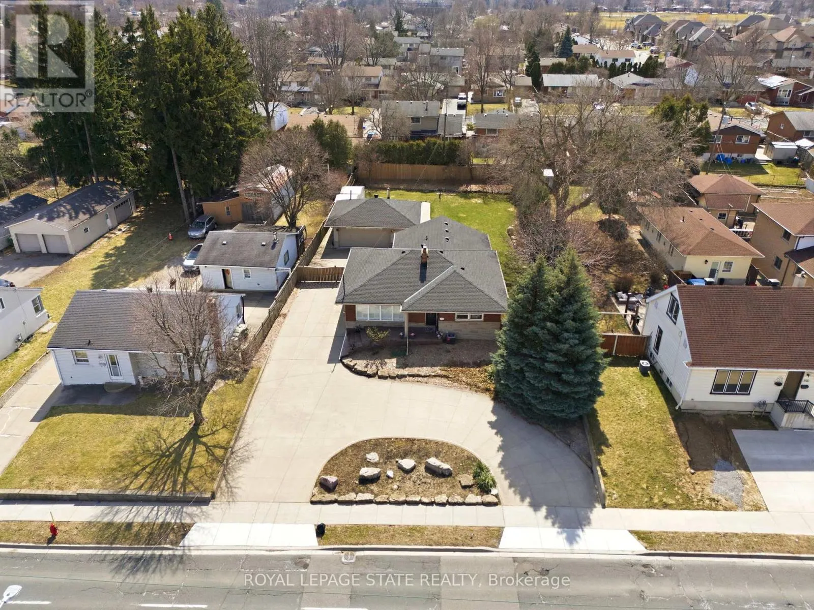 473 MOHAWK ROAD W