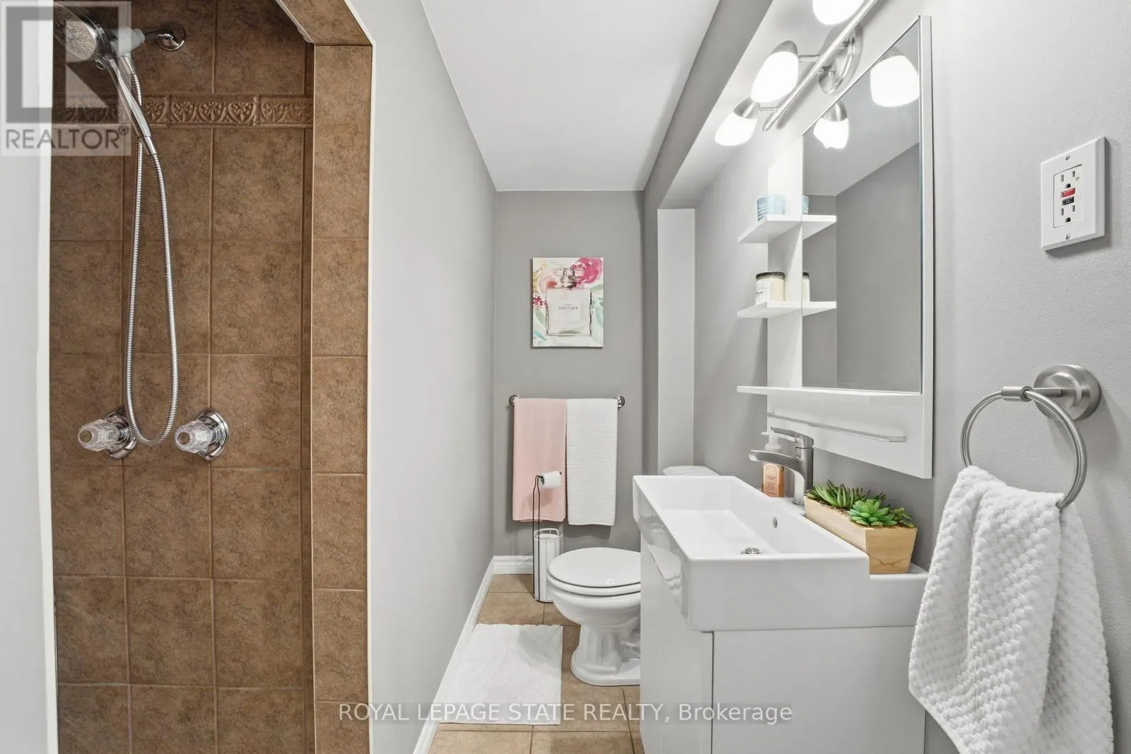 473 MOHAWK ROAD W