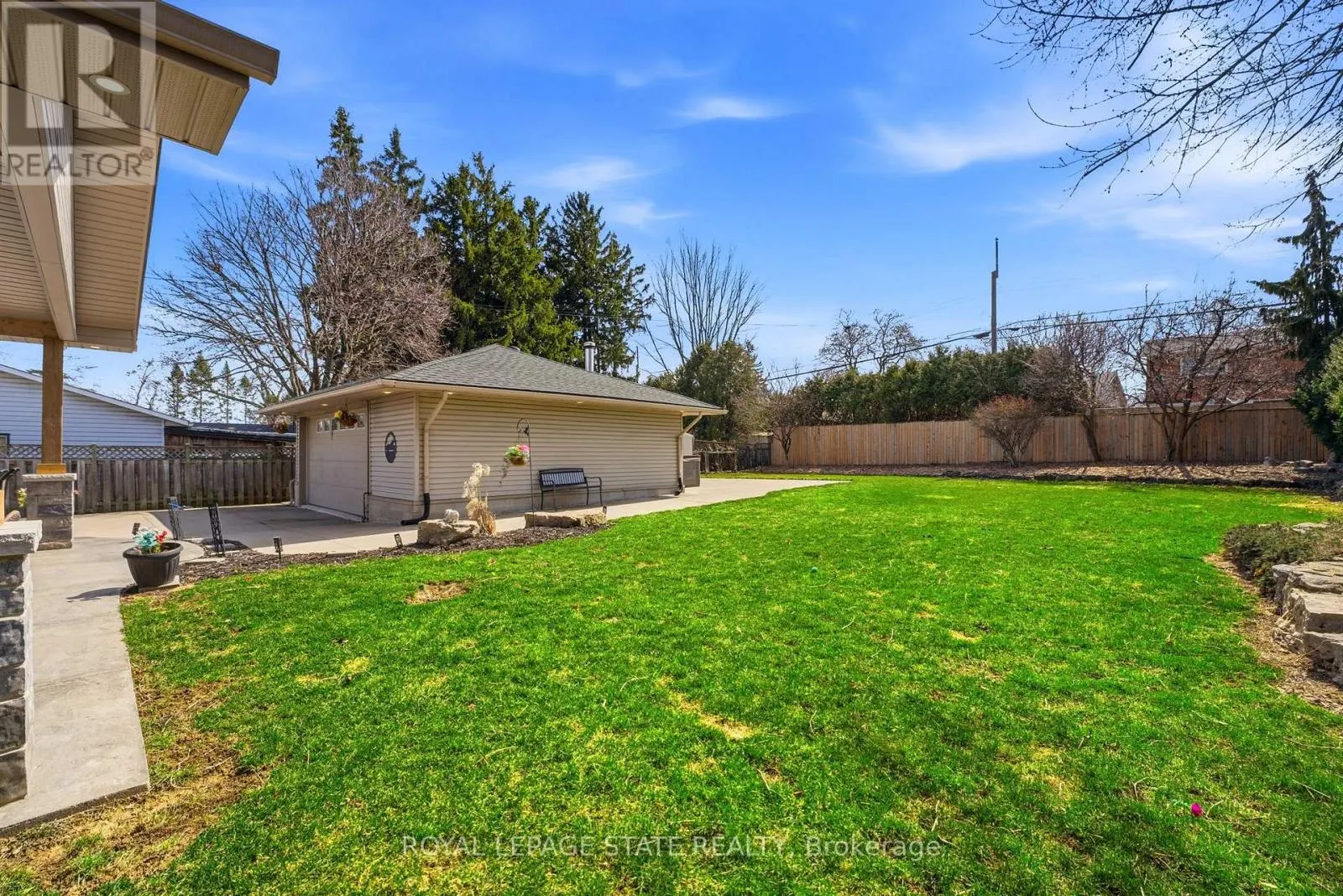 473 MOHAWK ROAD W