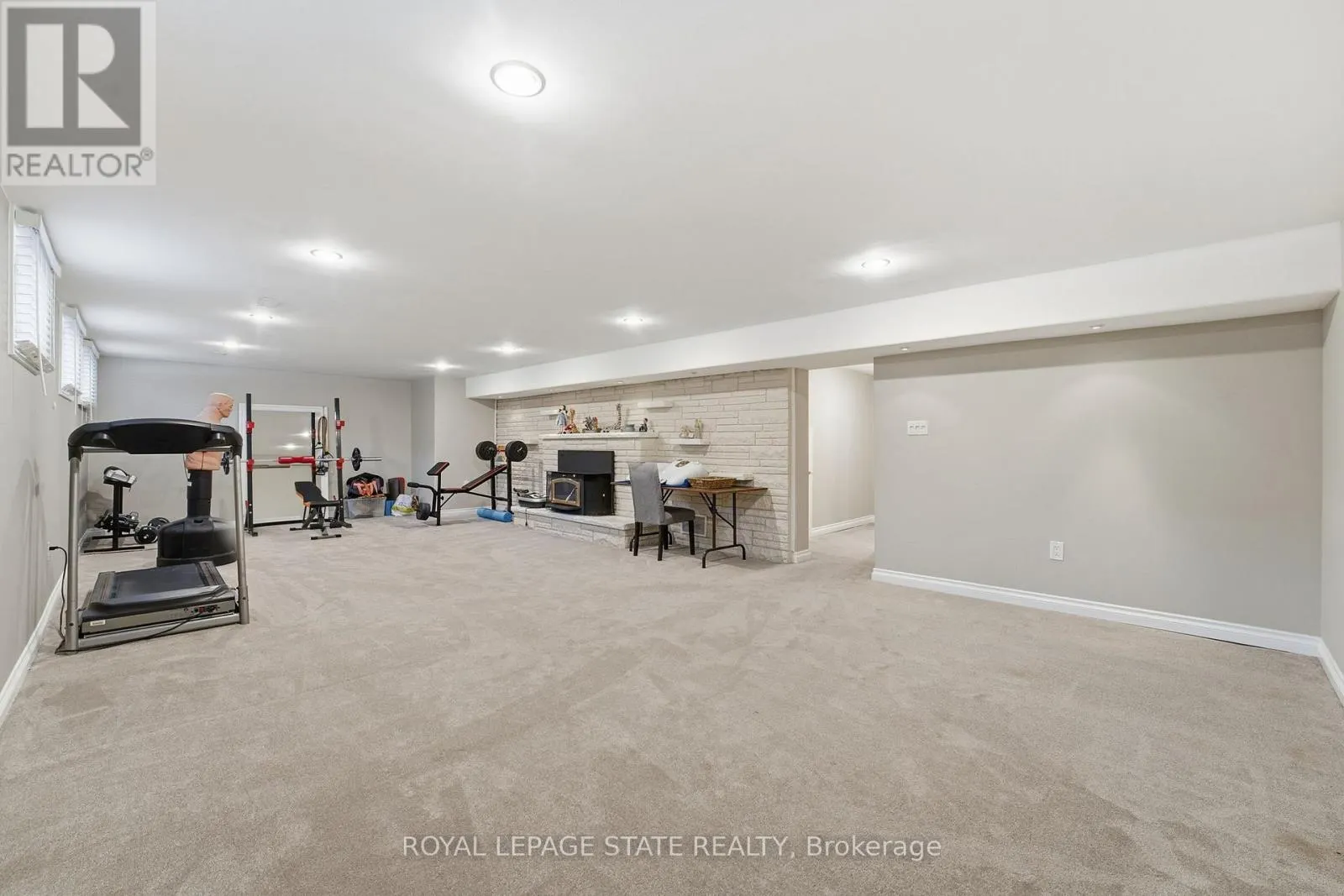473 MOHAWK ROAD W