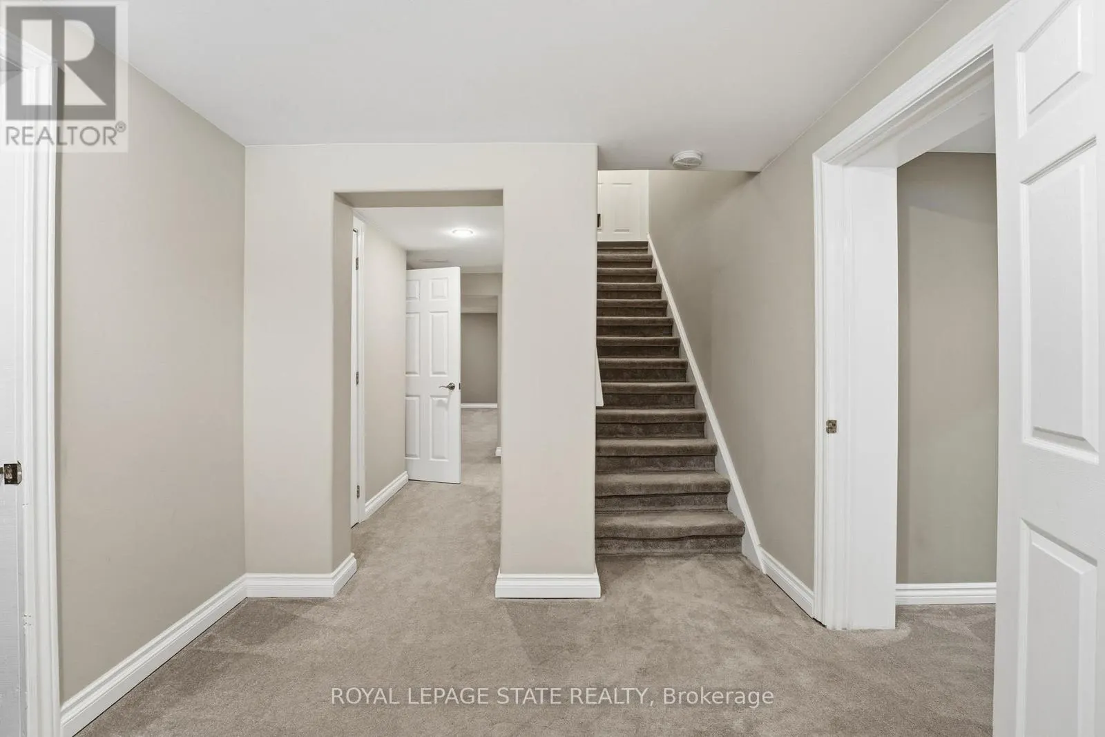 473 MOHAWK ROAD W