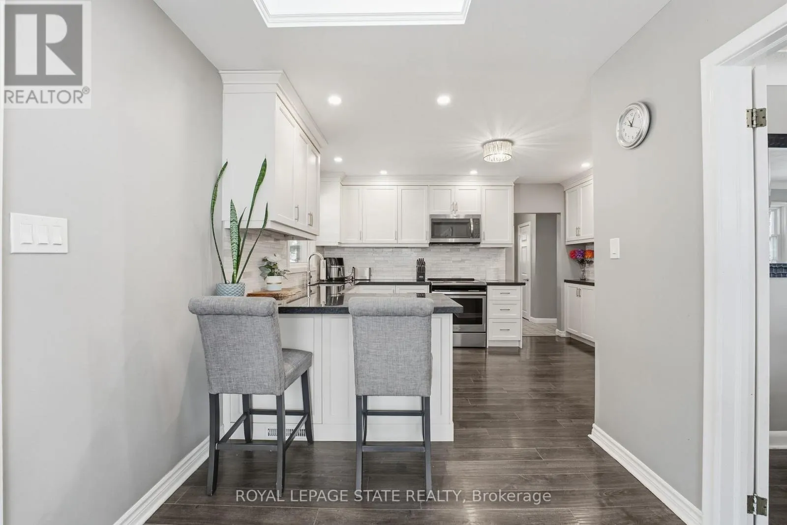 473 MOHAWK ROAD W