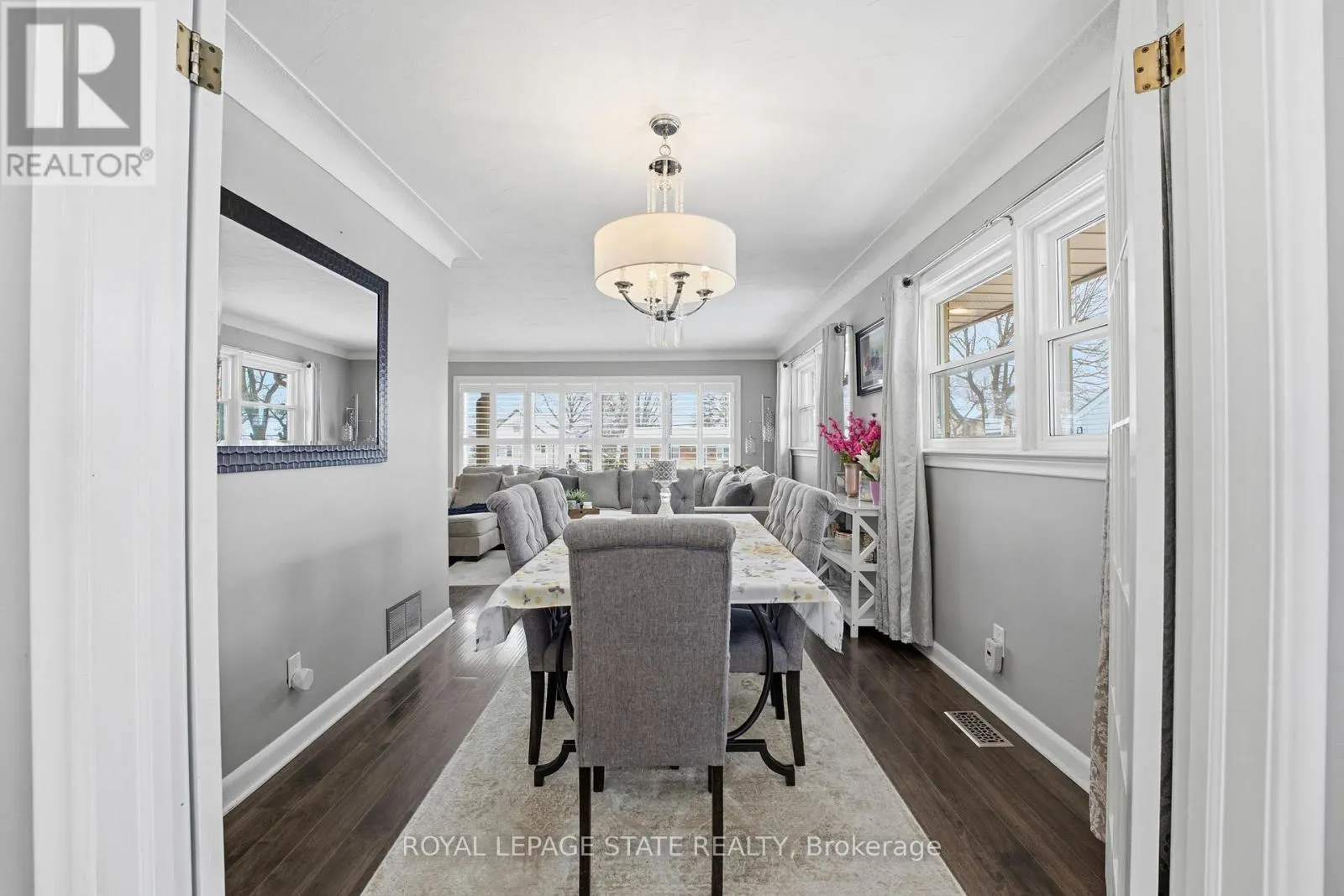 473 MOHAWK ROAD W