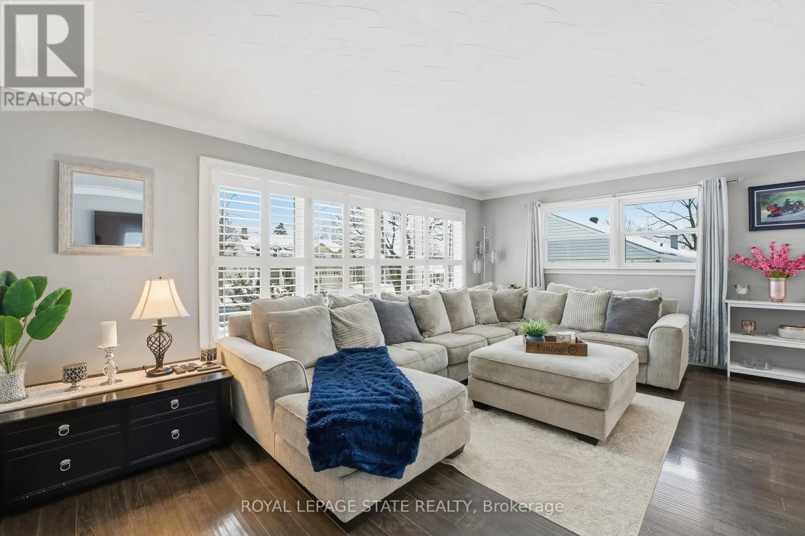 473 MOHAWK ROAD W