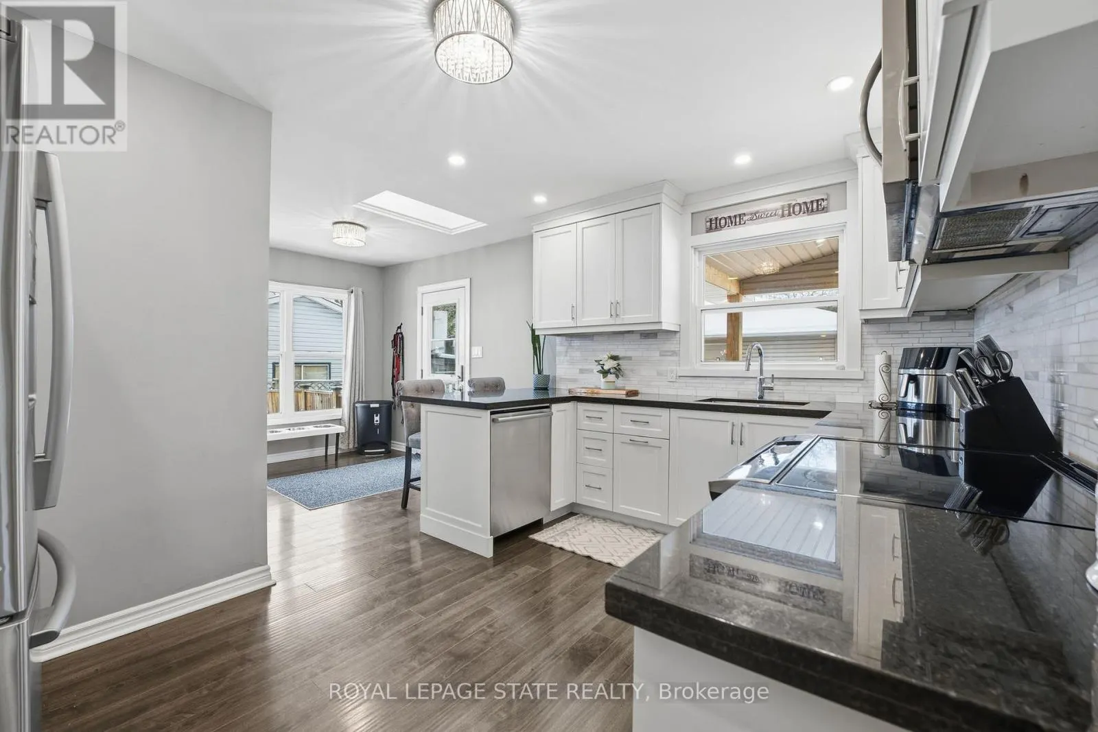 473 MOHAWK ROAD W