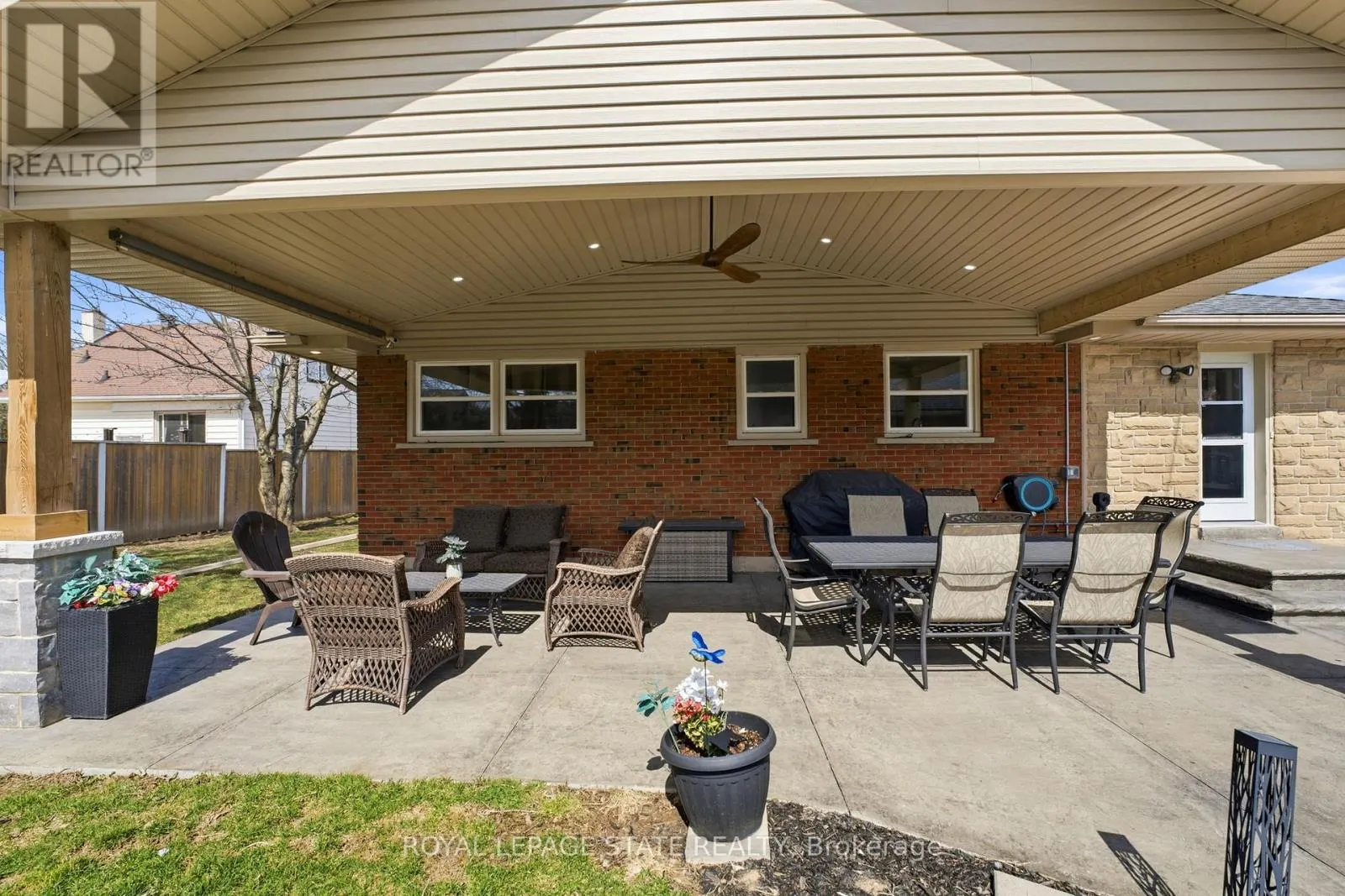 473 MOHAWK ROAD W