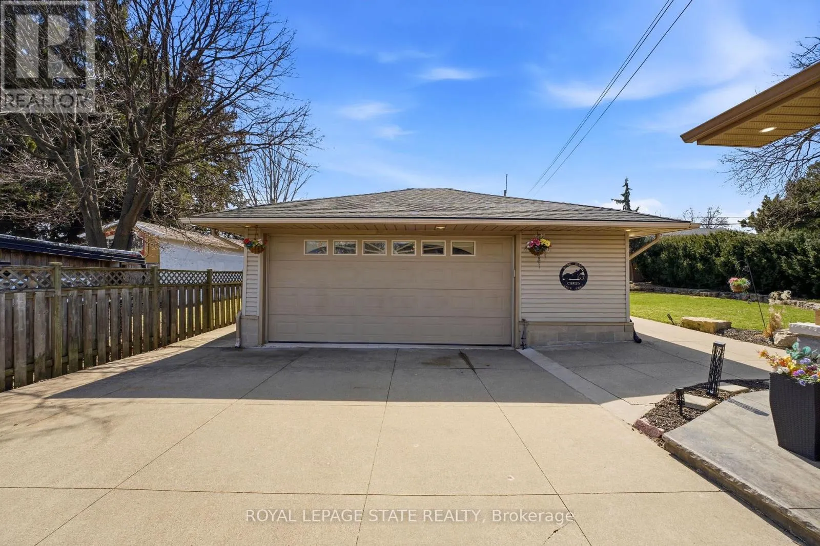 473 MOHAWK ROAD W