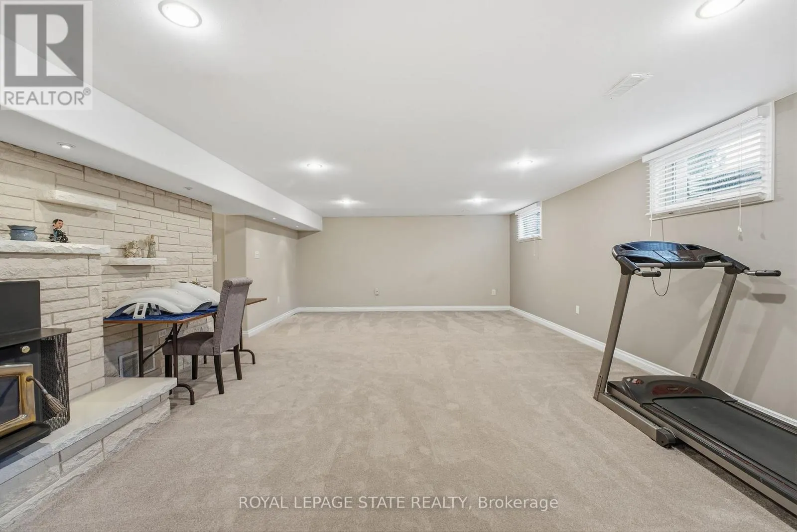 473 MOHAWK ROAD W