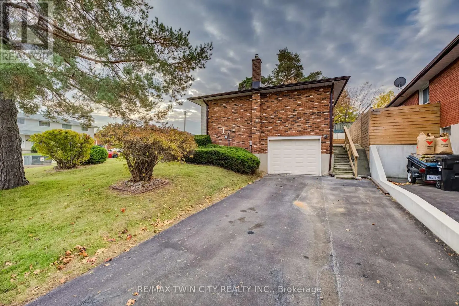 100 MOFFAT DRIVE