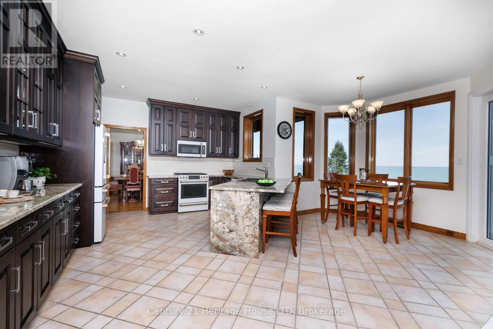 6 JACOB'S LANDING