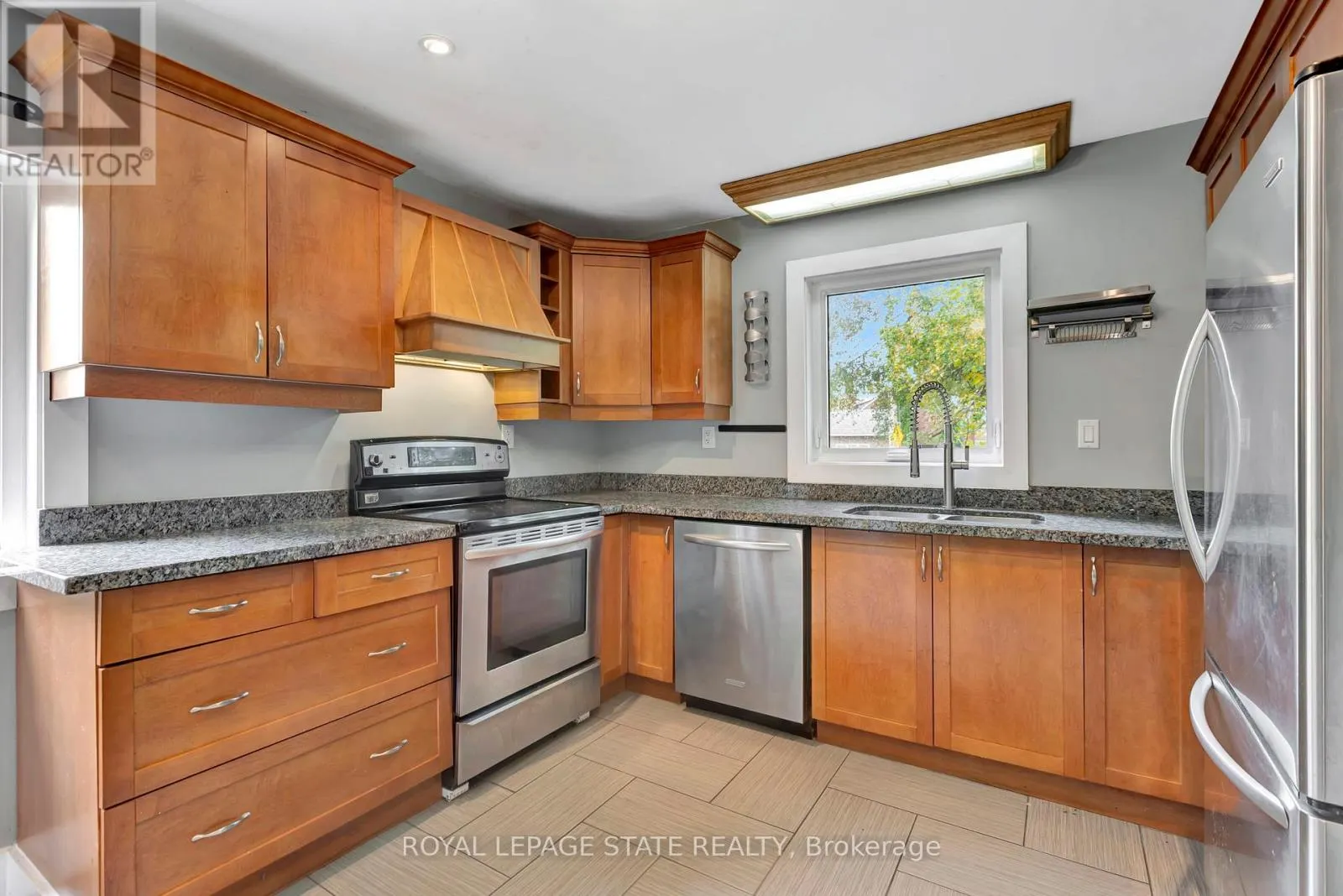 121 KING STREET E