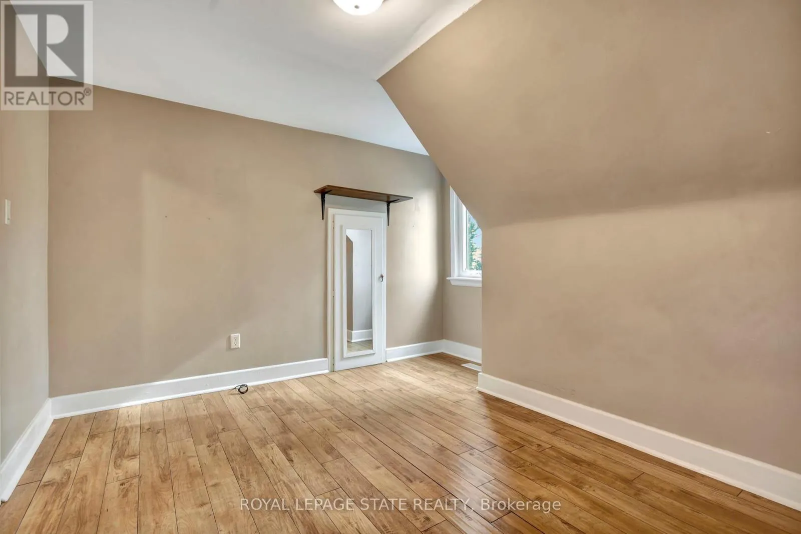 121 KING STREET E