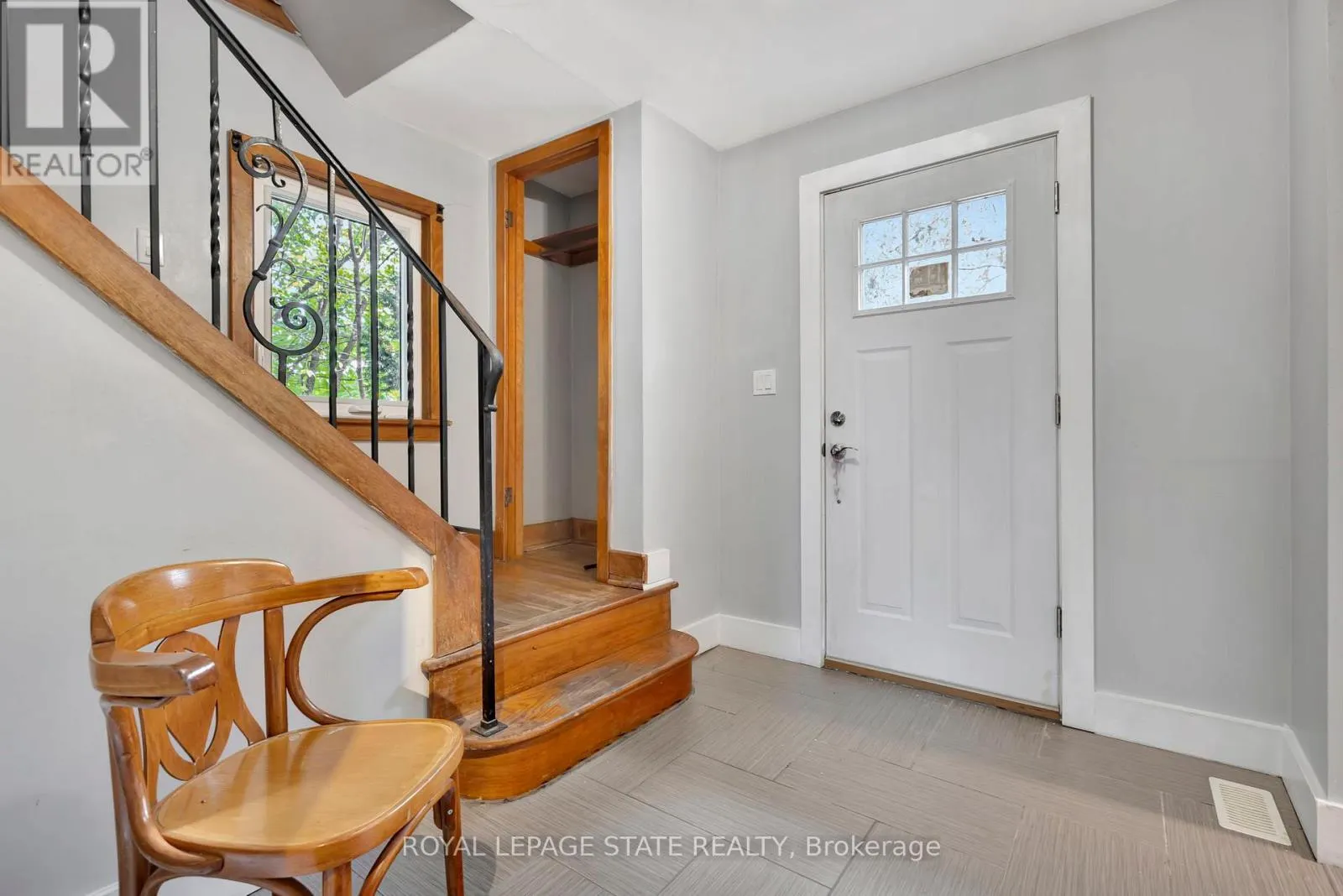 121 KING STREET E