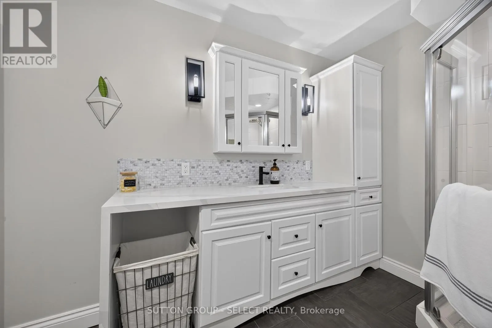 1801 SEYMOUR CRESCENT