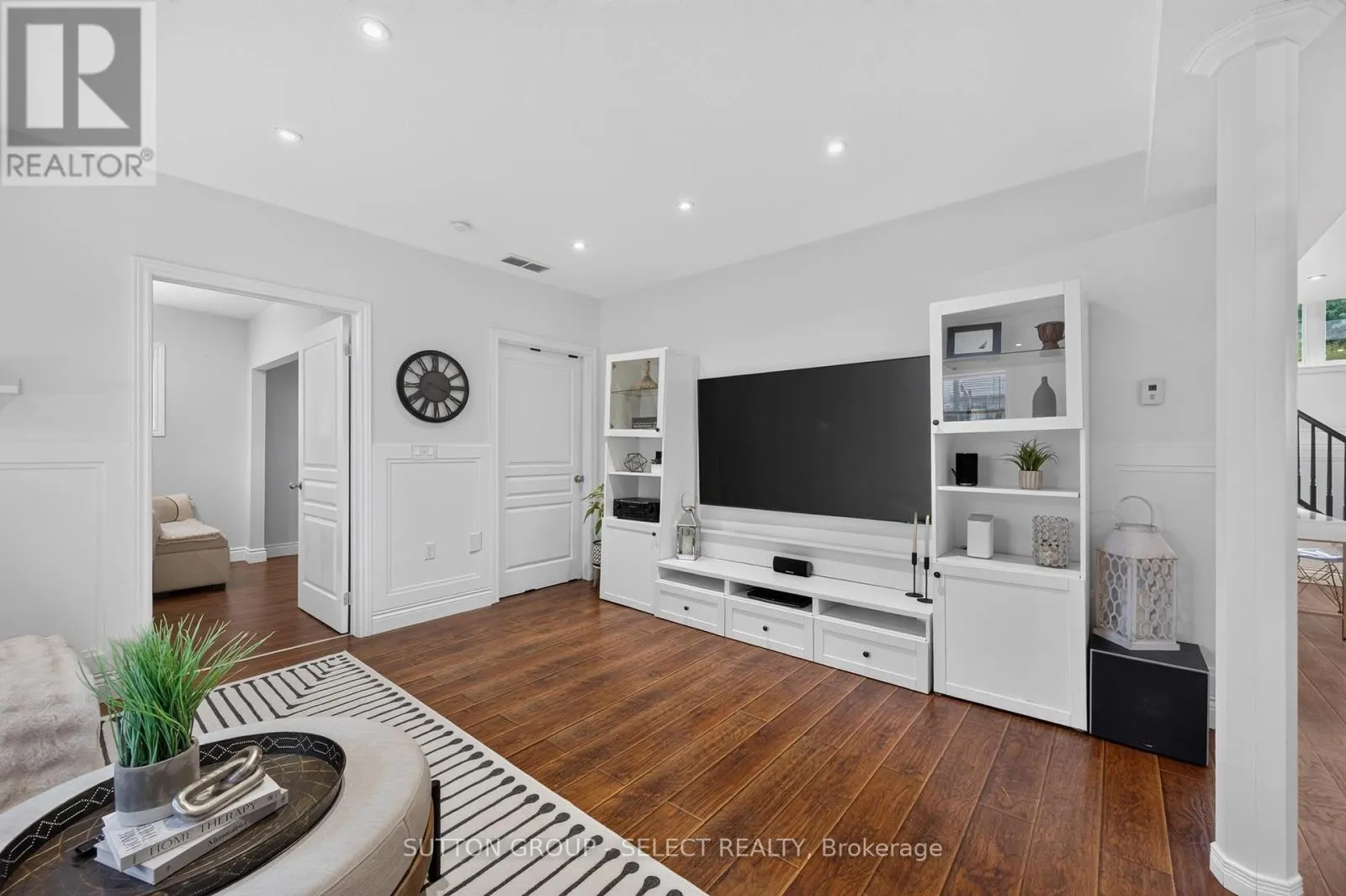 1801 SEYMOUR CRESCENT