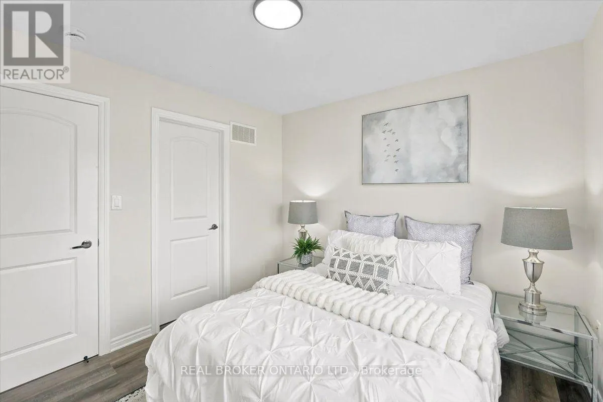 32 MONTROSE AVENUE