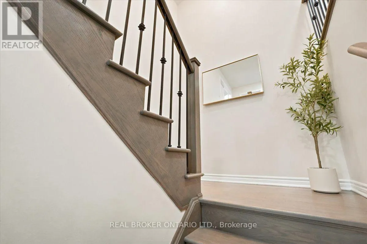 32 MONTROSE AVENUE