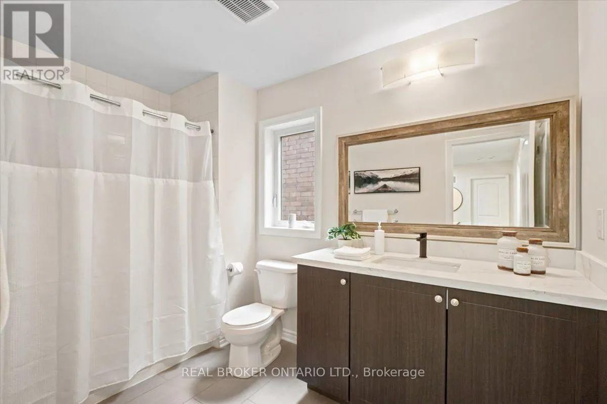 32 MONTROSE AVENUE