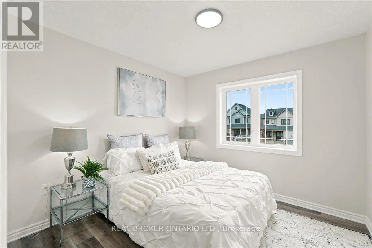 32 MONTROSE AVENUE