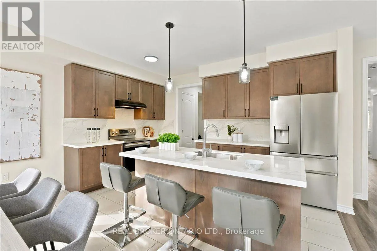 32 MONTROSE AVENUE