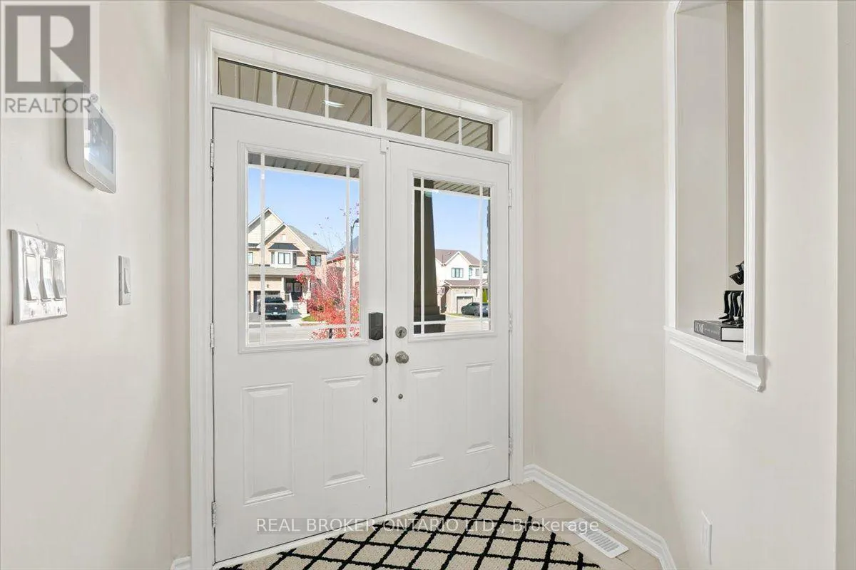 32 MONTROSE AVENUE