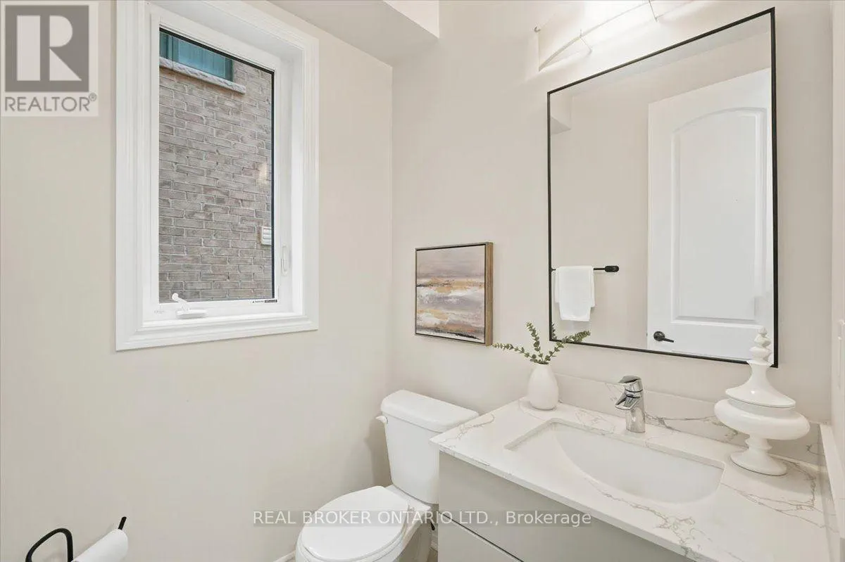 32 MONTROSE AVENUE