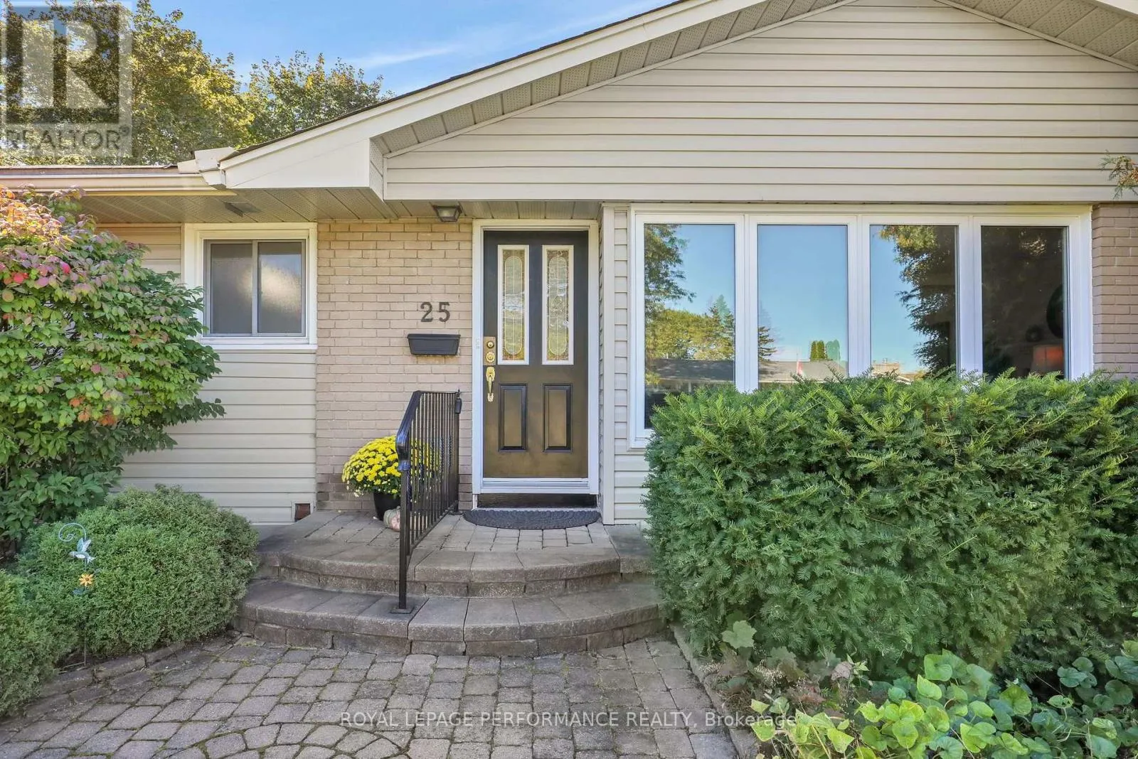 25 THORNCLIFF PLACE