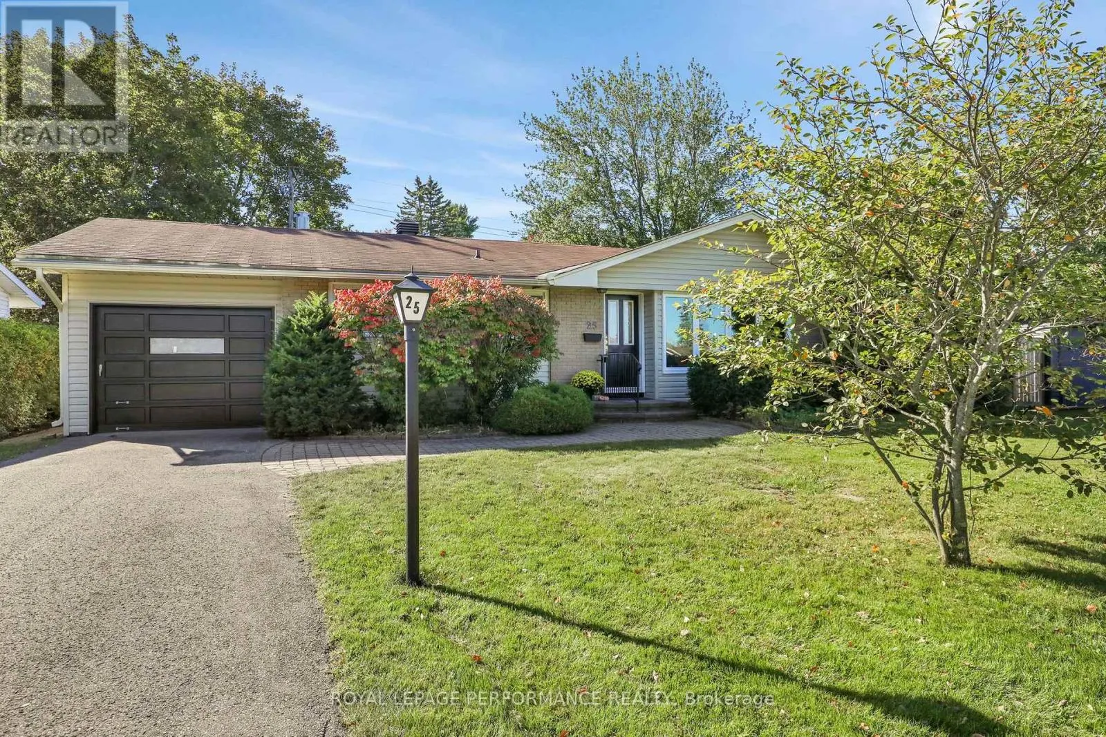 25 THORNCLIFF PLACE