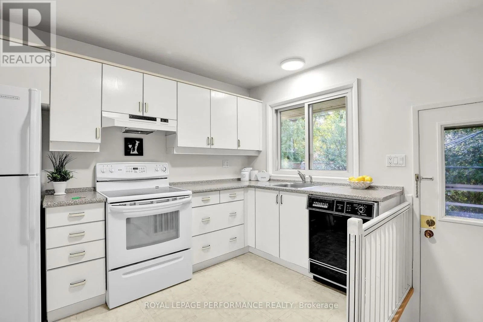 25 THORNCLIFF PLACE