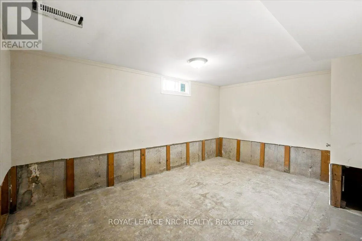 51 HIGHCOURT CRESCENT