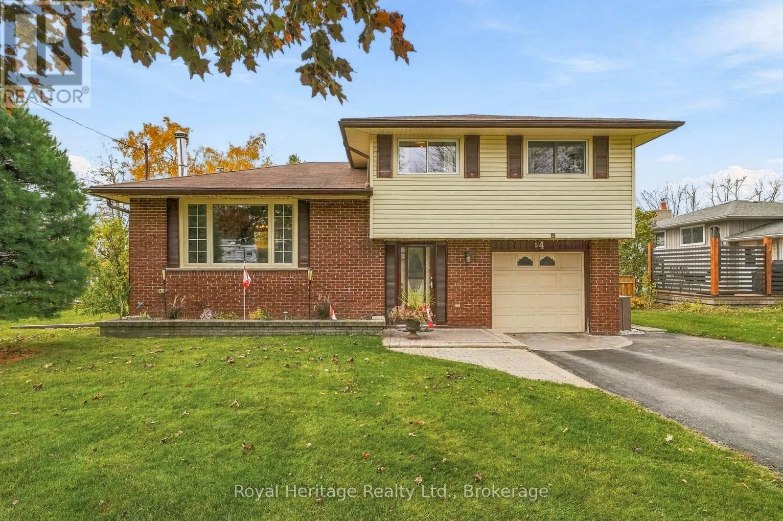54 BAYLEA DRIVE