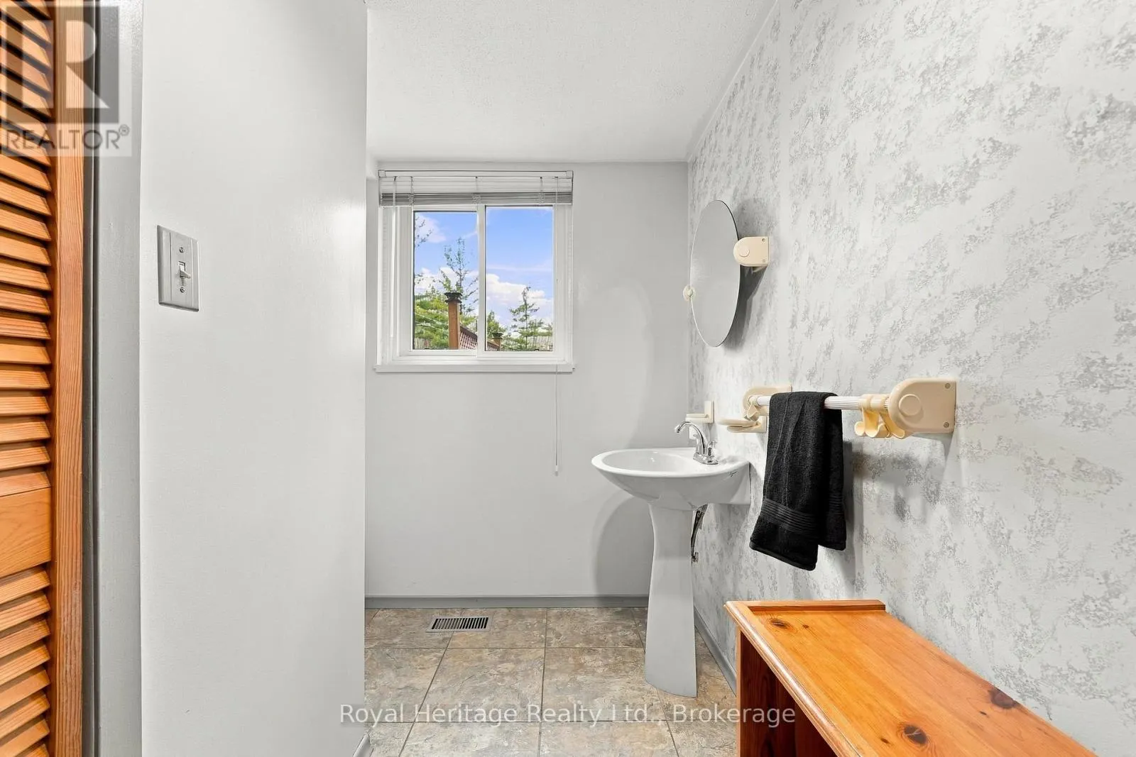 54 BAYLEA DRIVE