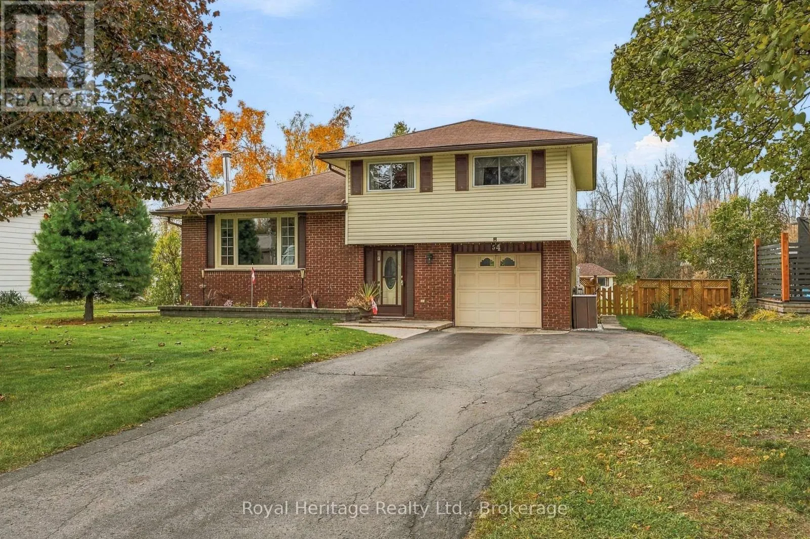 54 BAYLEA DRIVE
