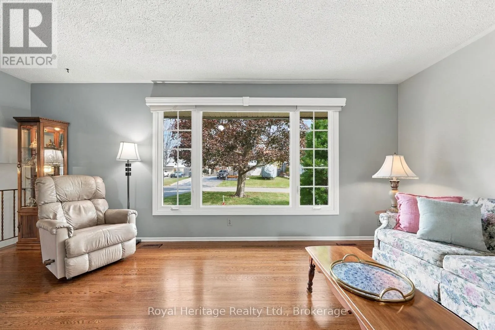 54 BAYLEA DRIVE