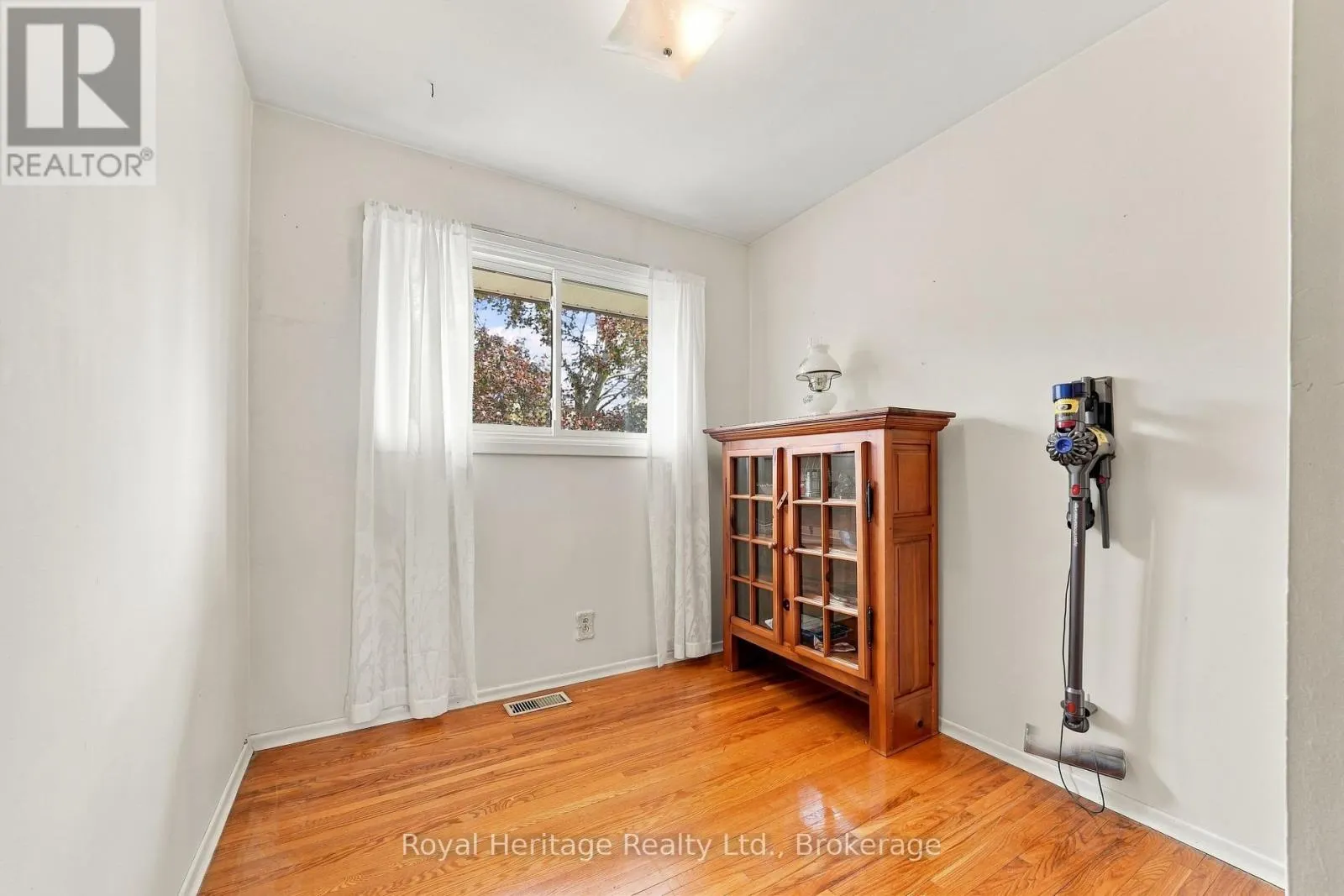 54 BAYLEA DRIVE