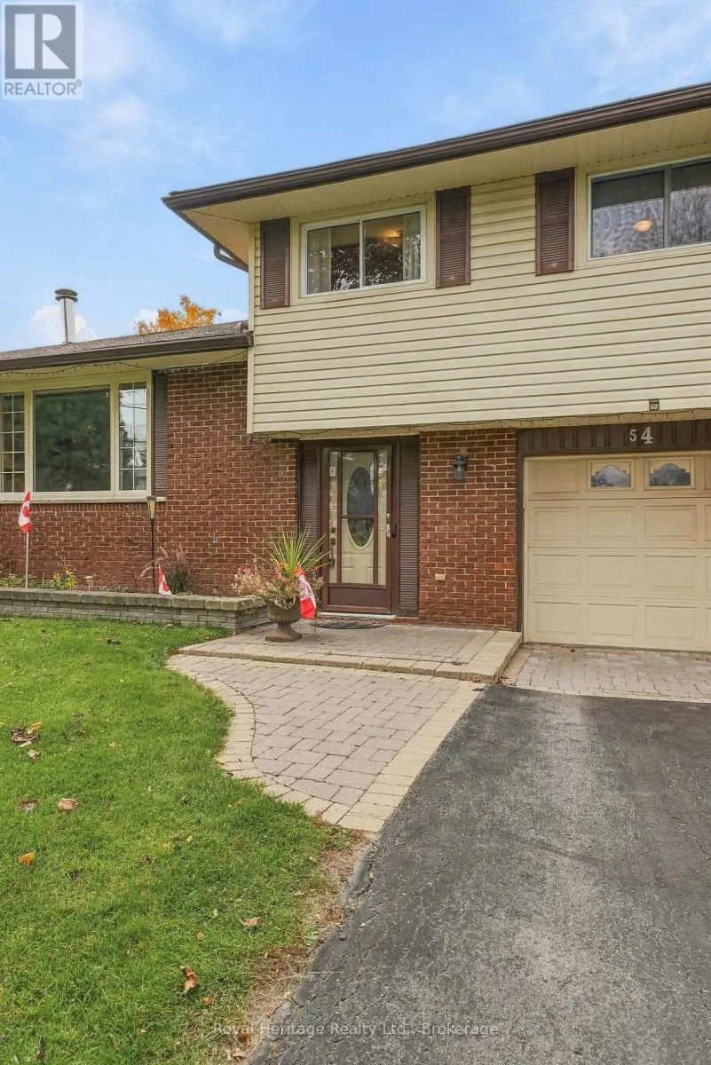 54 BAYLEA DRIVE