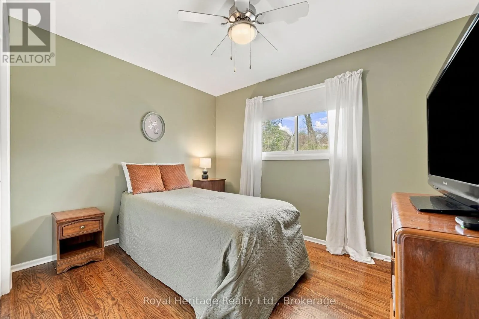 54 BAYLEA DRIVE