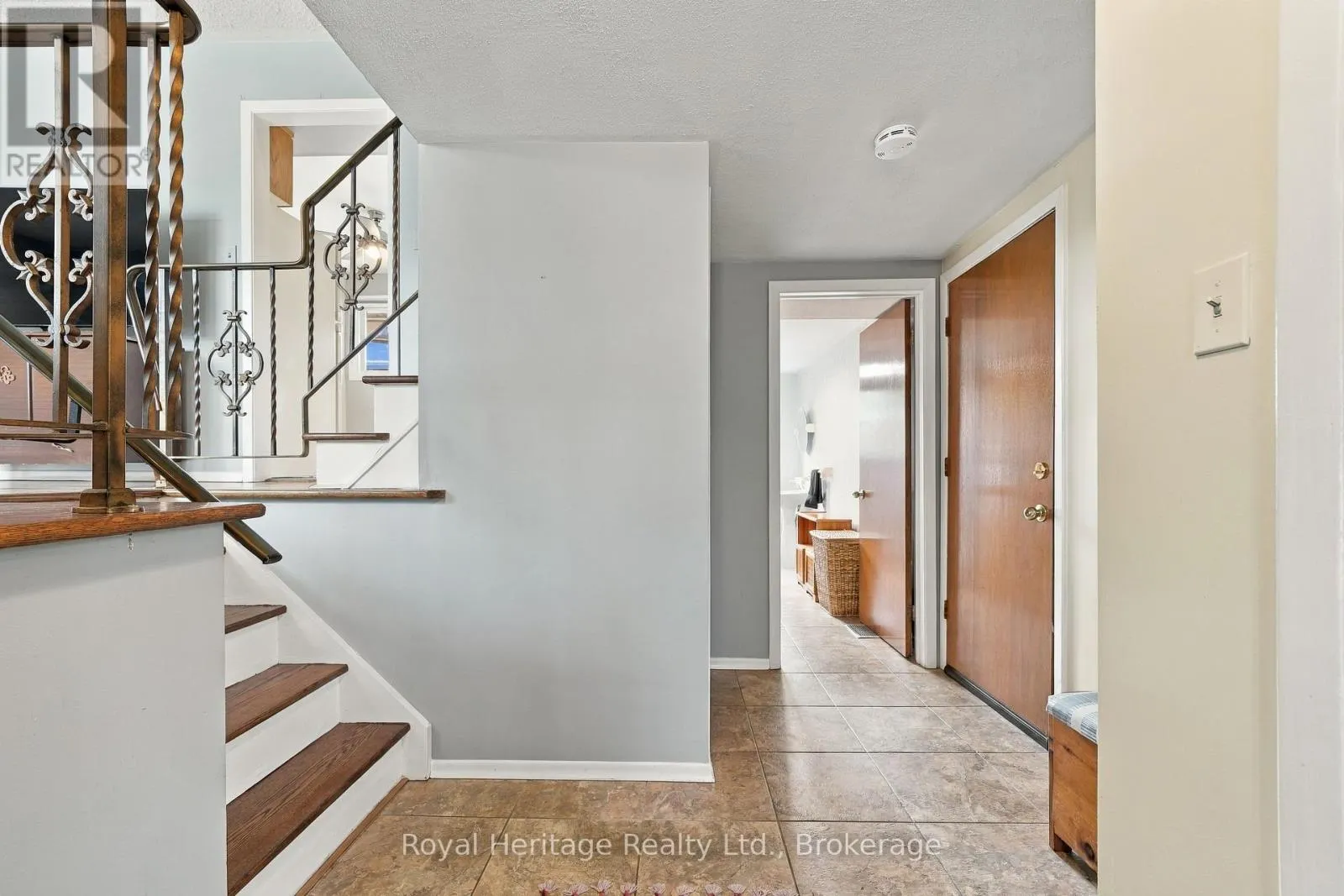 54 BAYLEA DRIVE