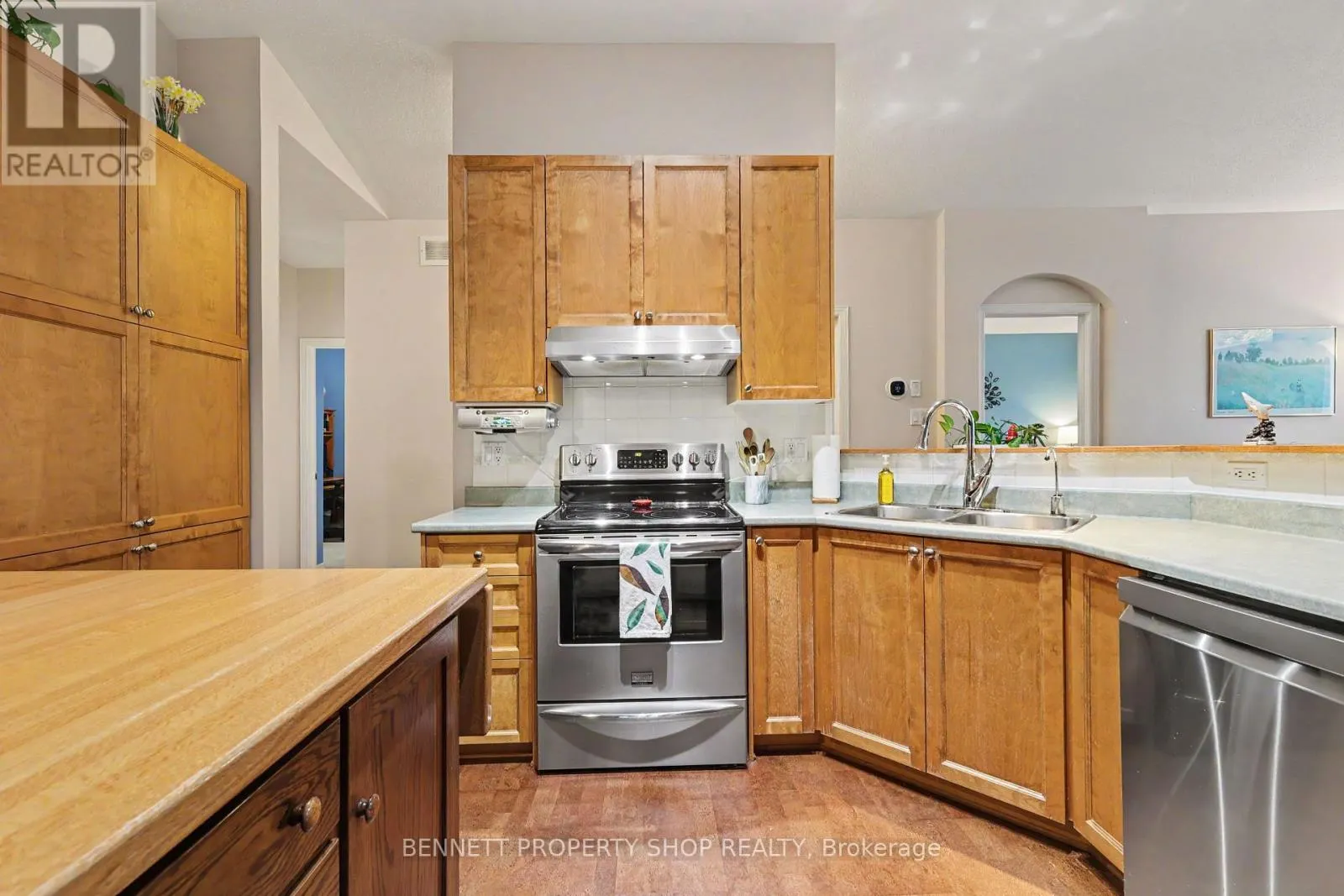 2 THUNDERBIRD CRESCENT