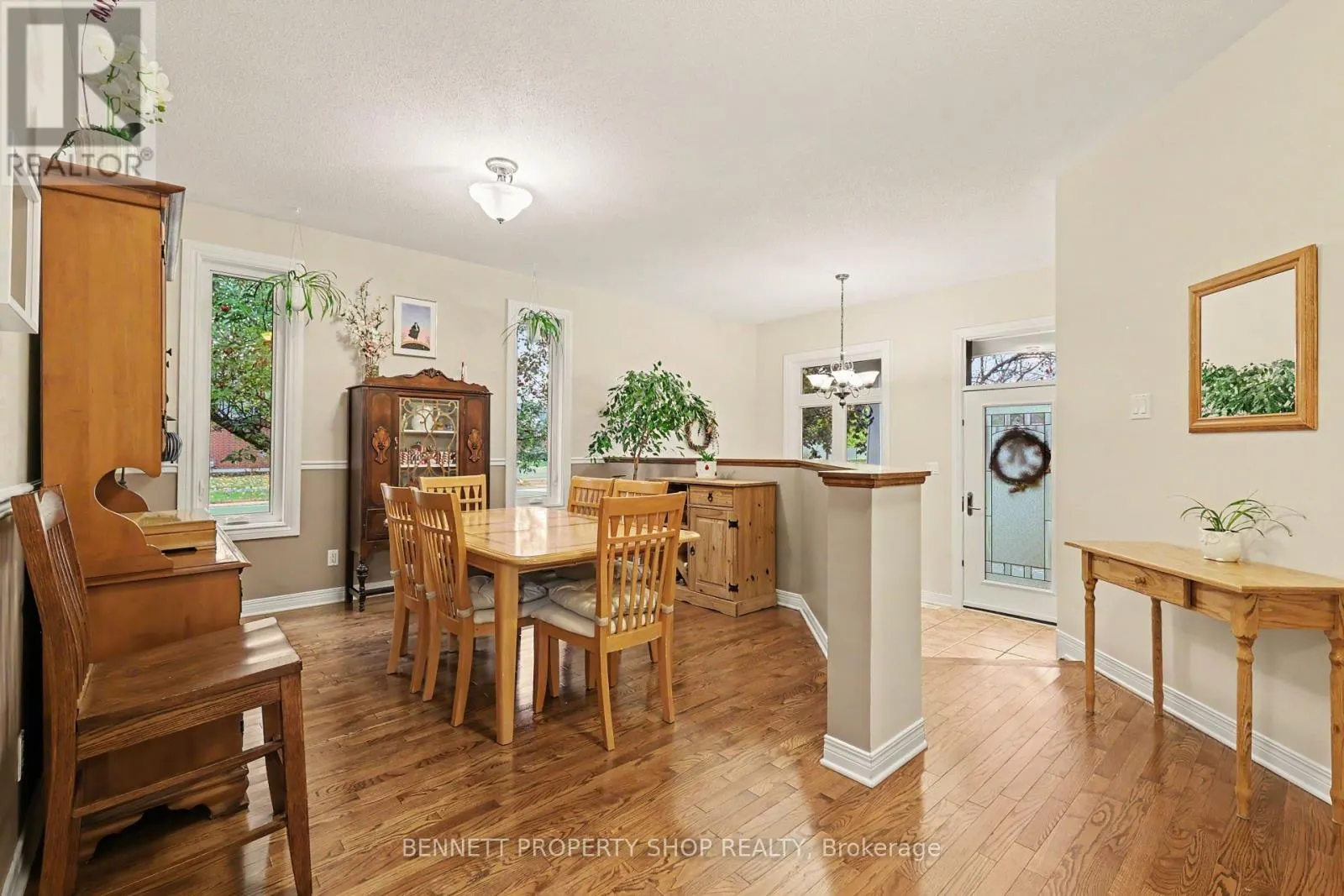 2 THUNDERBIRD CRESCENT