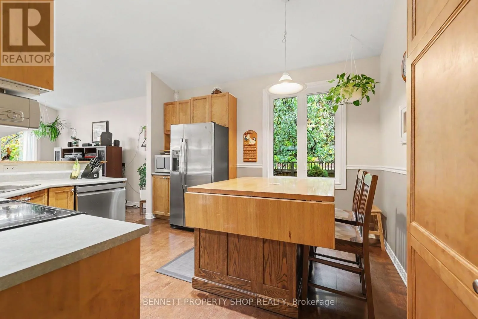 2 THUNDERBIRD CRESCENT
