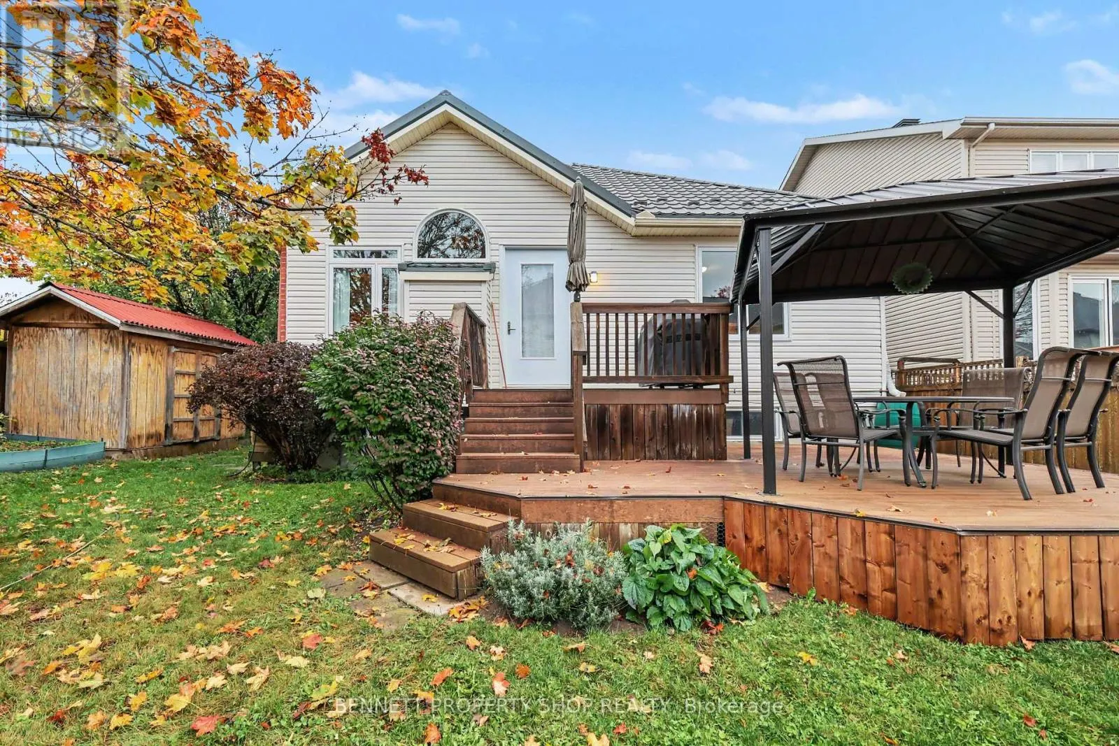 2 THUNDERBIRD CRESCENT